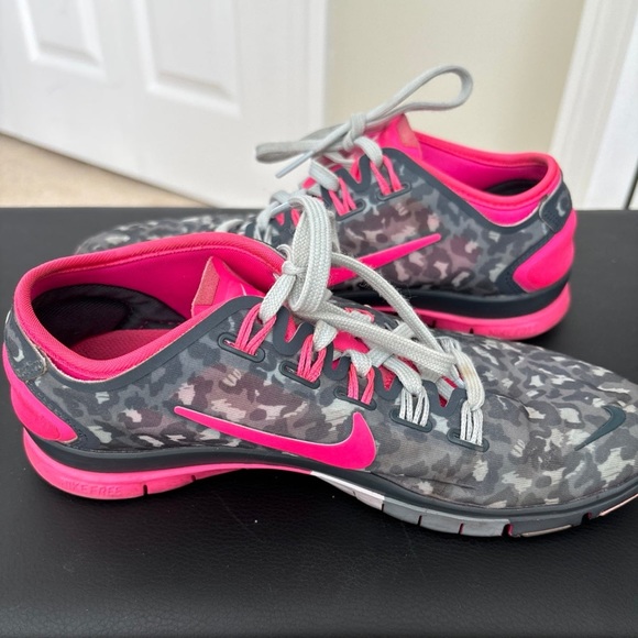 Women’s Nike cheetah print sneakers - Picture 3 of 6